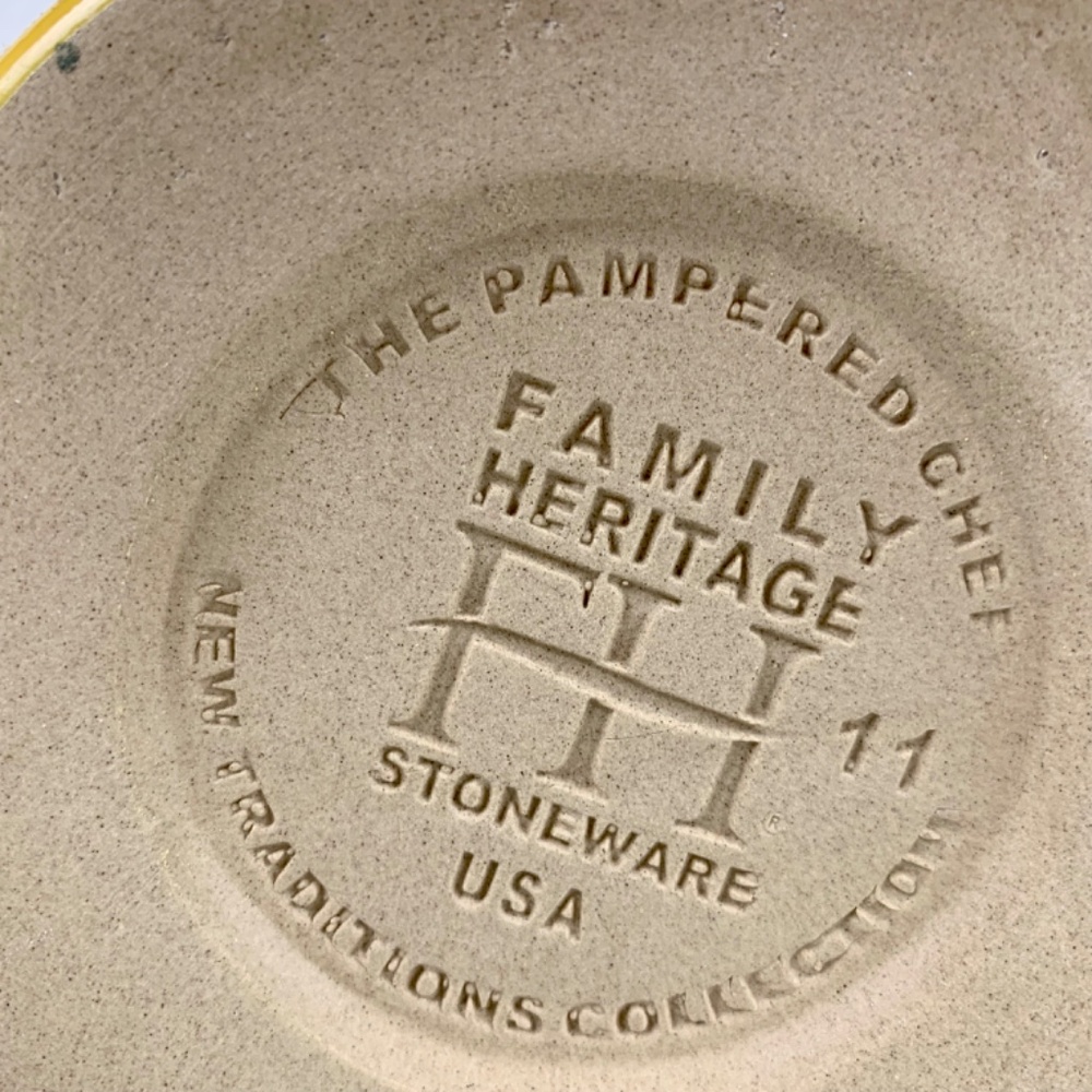 New Pampered Chef Yellow Stoneware Crock Bread Baking or Storage Original Box - Picture 7 of 14